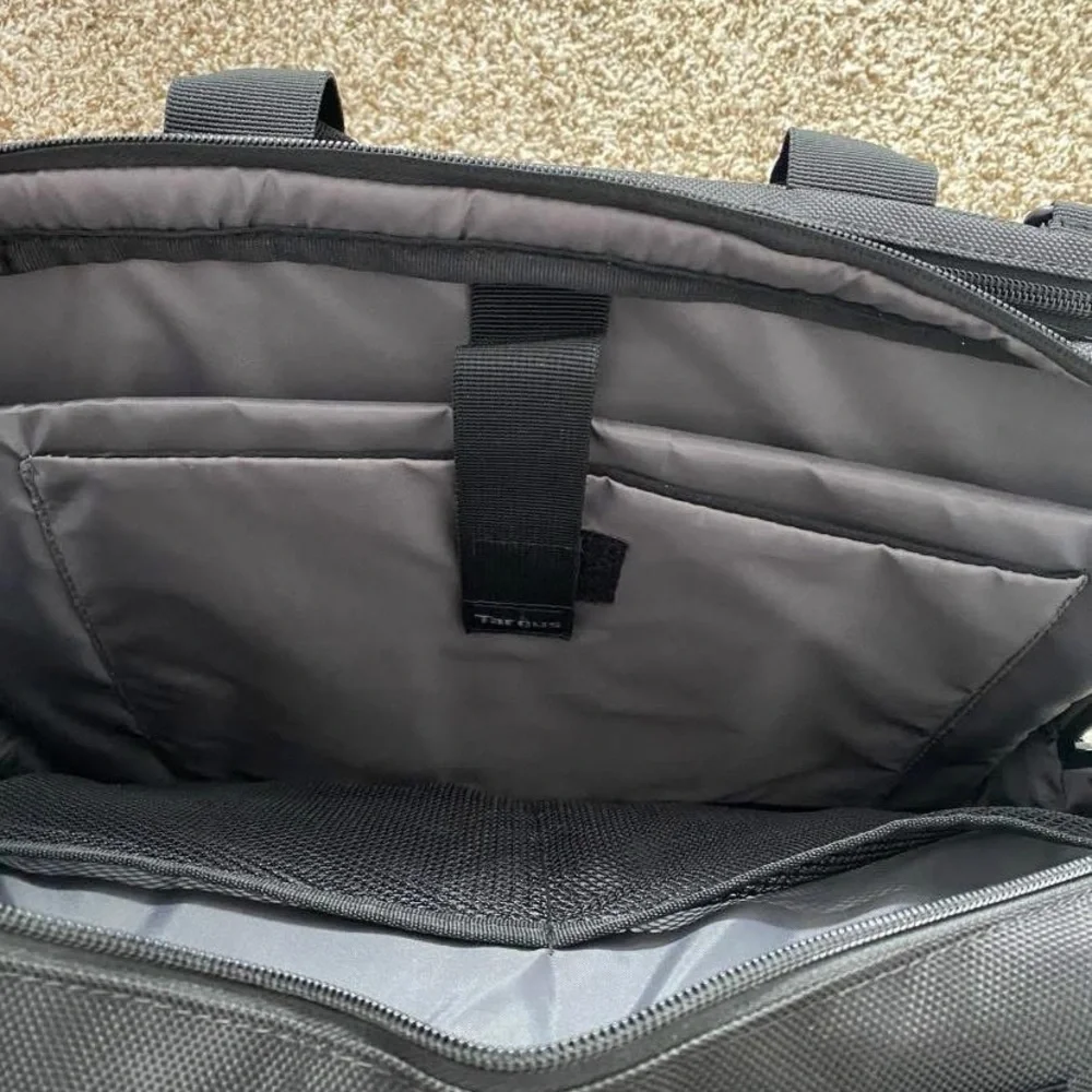 NWOT Targus Black Laptop Briefcase - Compact Travel Bag